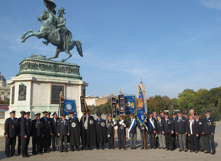 Wiener Stadt- und Friedenswallfahrt des LV Wien am Heldenplatz vor der Krypta (2015)